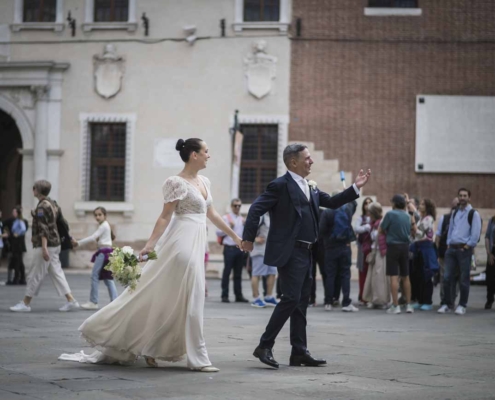 "Piazza Dante, scenario unico per le vostre foto di matrimonio."