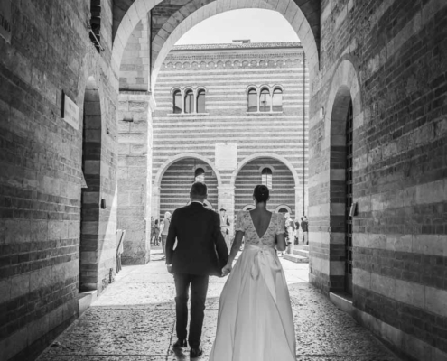 "Dal centro storico al Lago di Garda, catturiamo la bellezza del vostro amore."